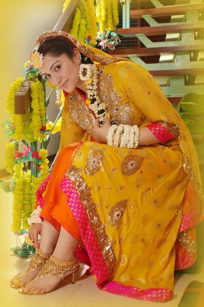 Pakistani dresses for outlet mehndi function